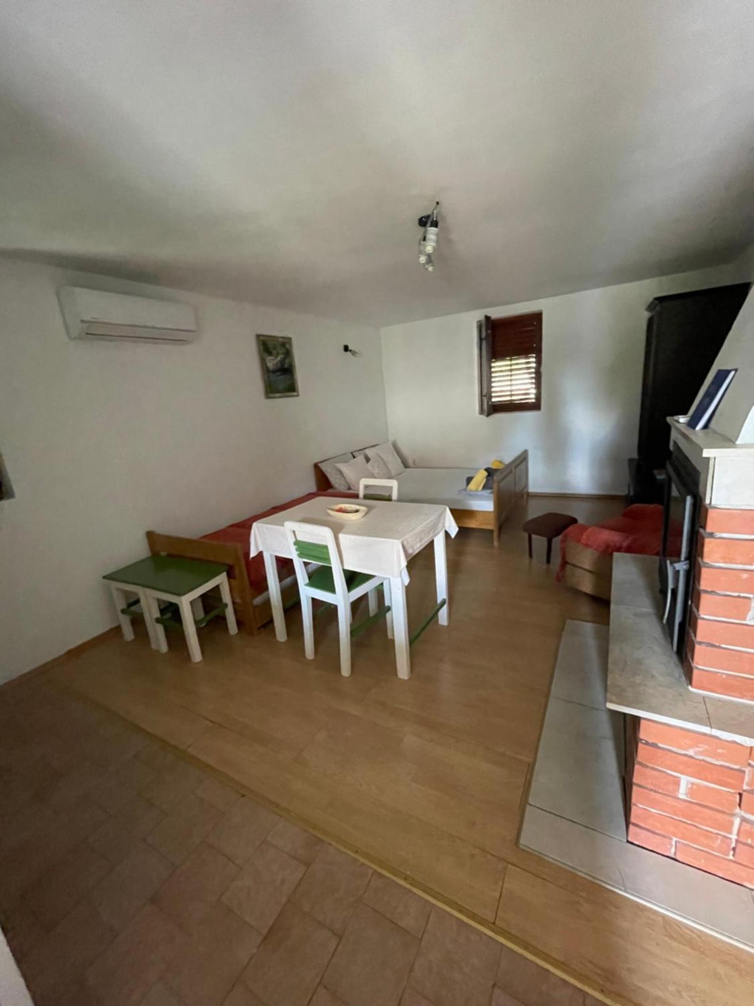 Apartment Zola Gornji Karin Exterior foto
